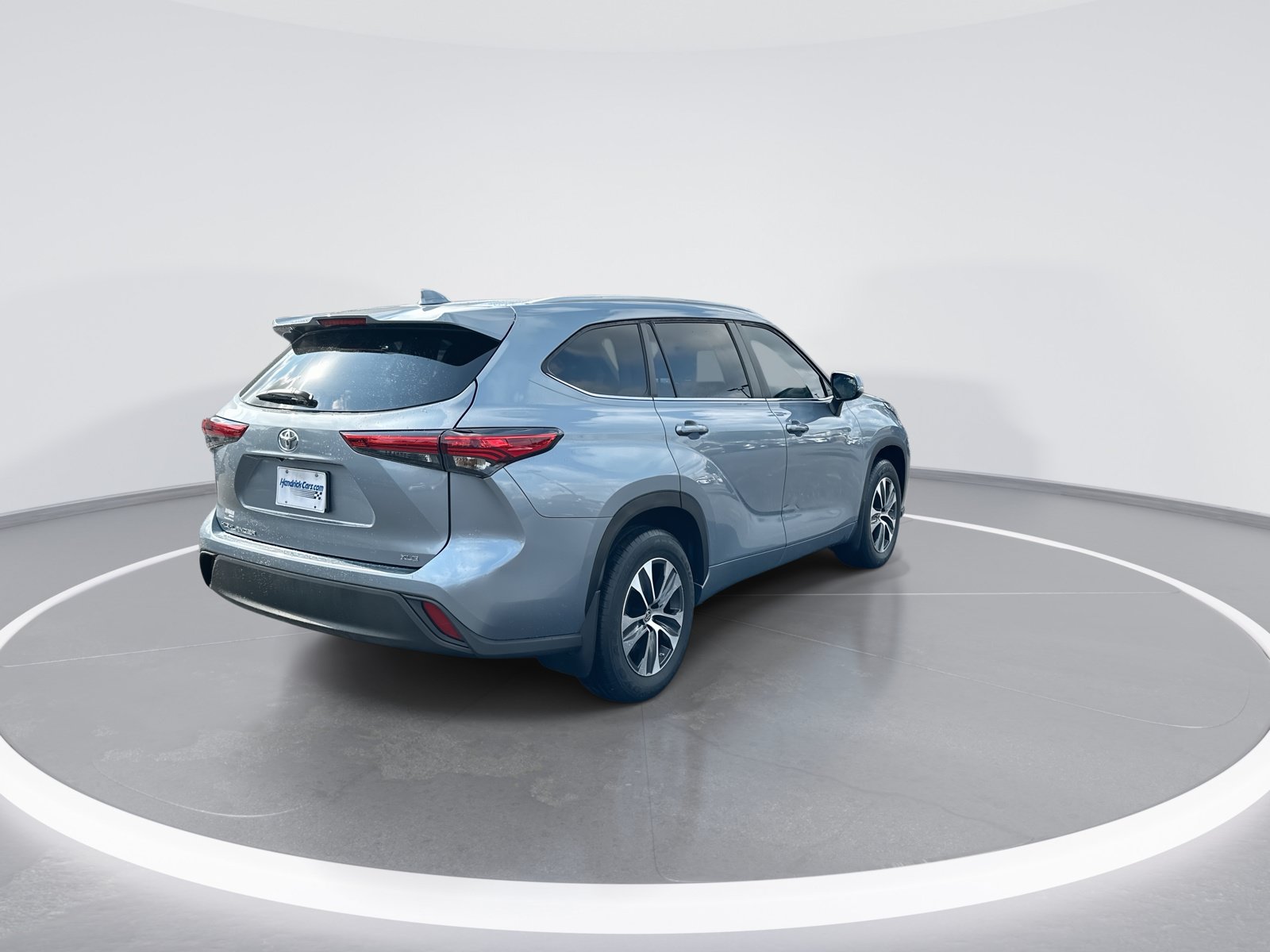 Used 2023 Toyota Highlander XLE FWD image 9
