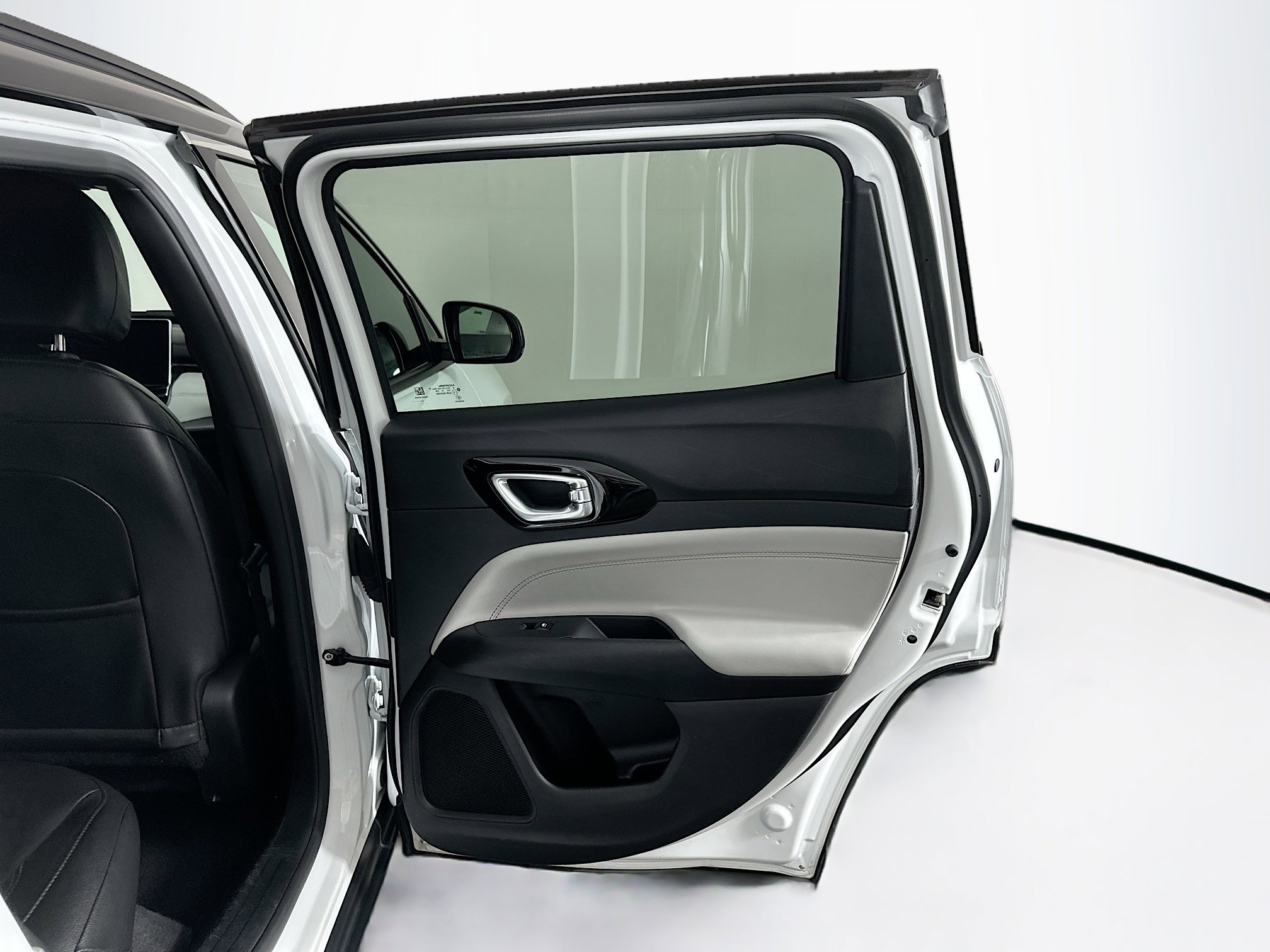 Used 2025 Jeep Compass Limited image 29