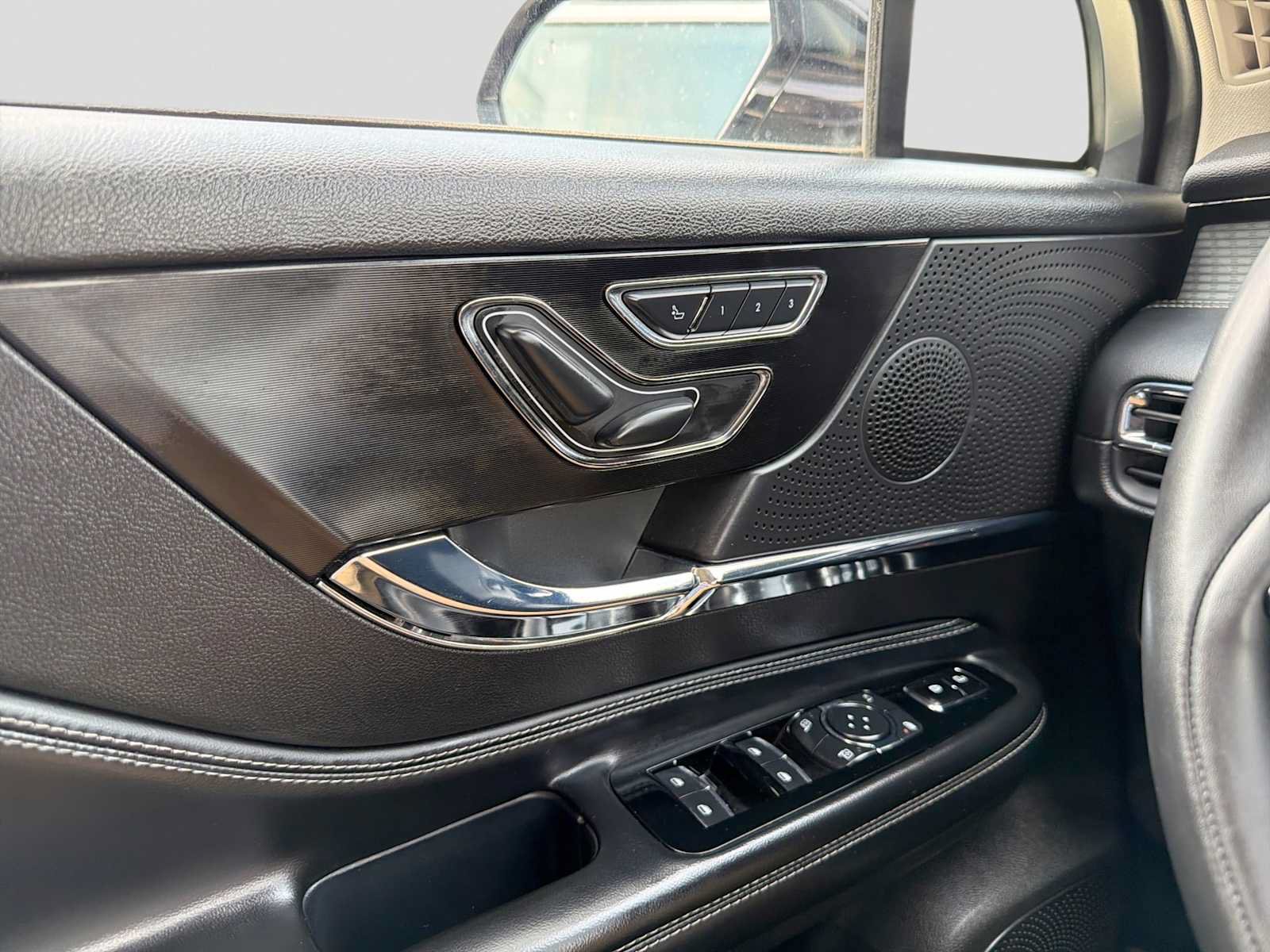 Used 2023 Lincoln Corsair FWD image 17