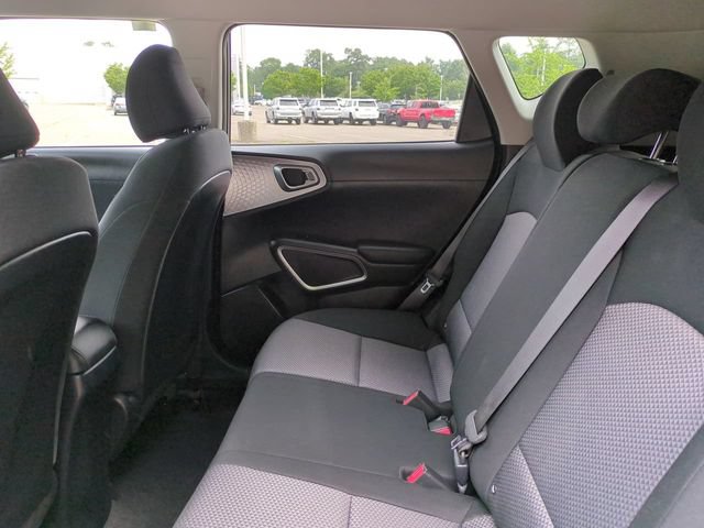 Used 2025 Kia Soul LX w/ LX Technology Package FWD image 14