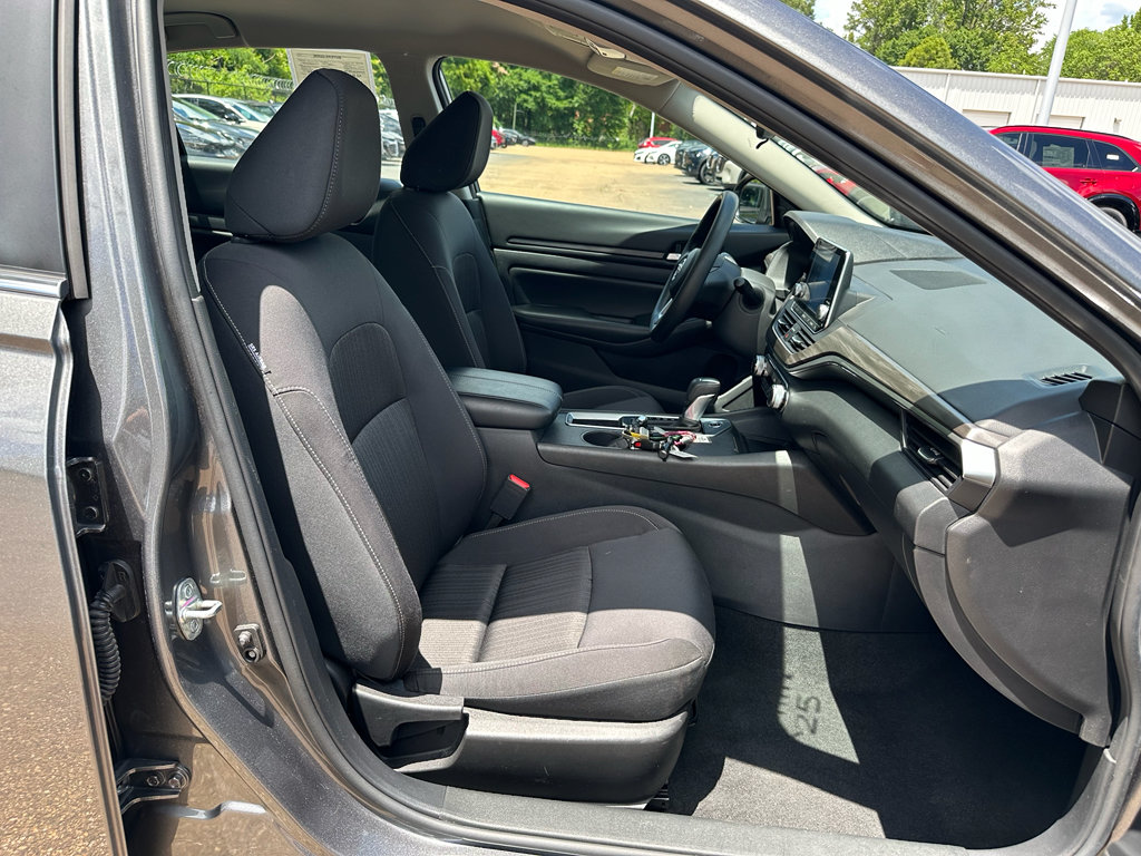 Used 2025 Nissan Altima 2.5 SV FWD image 21