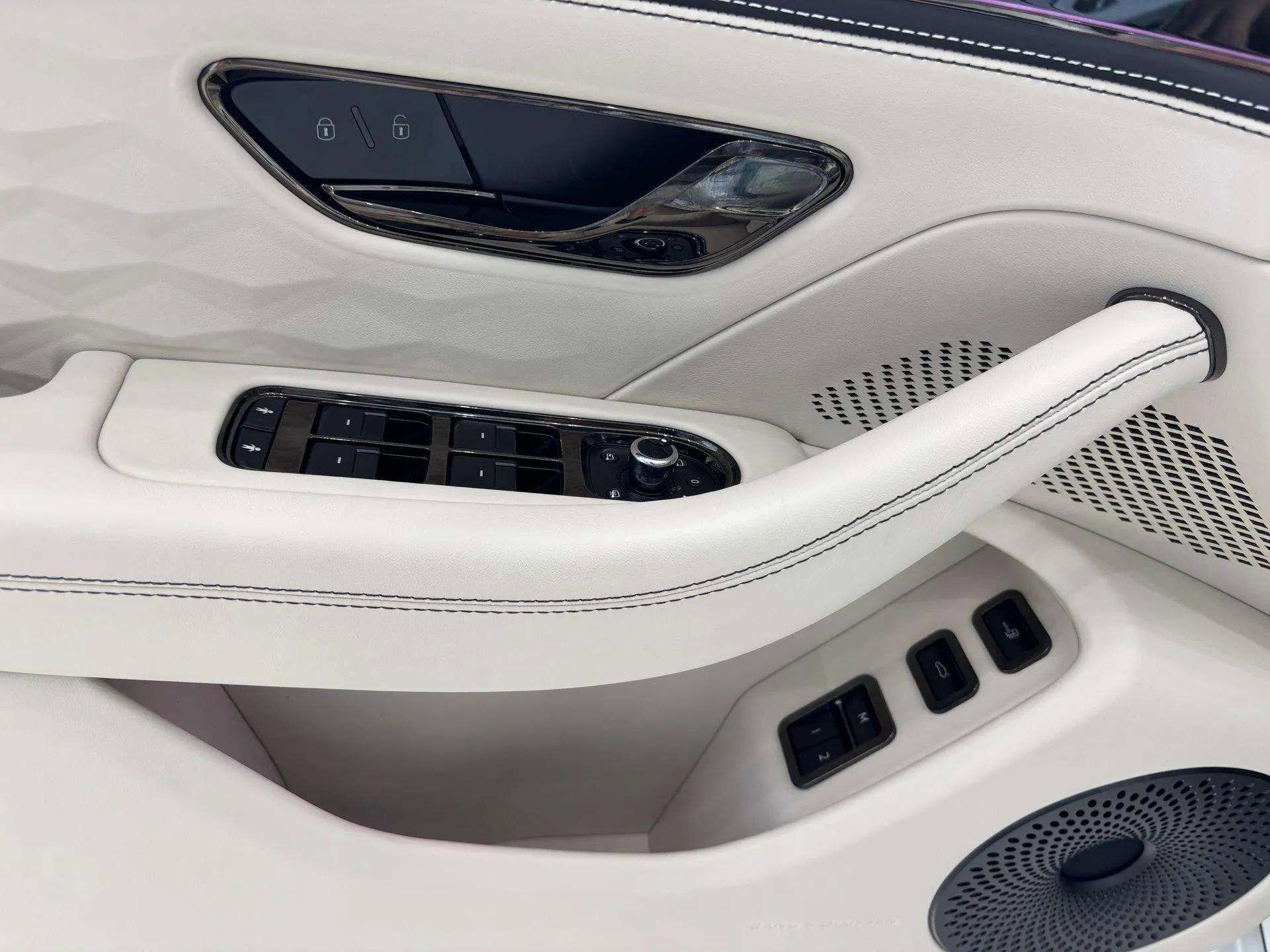 New 2025 Bentley Flying Spur Plug-In Hybrid image 25