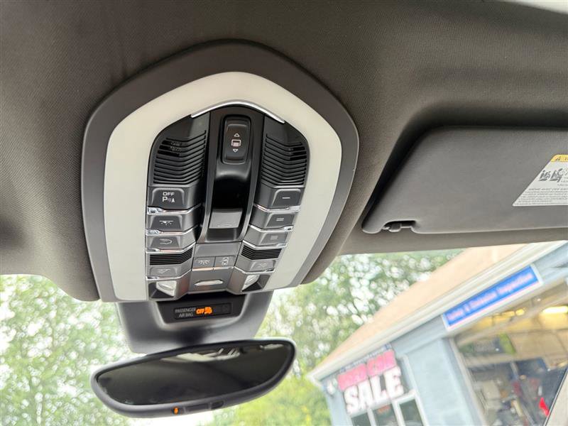 Used 2018 Porsche Macan AWD image 29