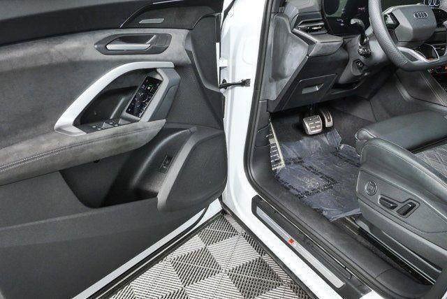 Used 2025 Audi SQ5 Premium Plus w/ Premium Plus Package AWD/4WD image 9