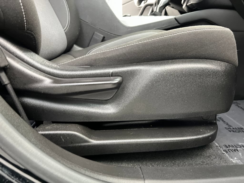 Used 2025 Chevrolet Blazer LT FWD image 29