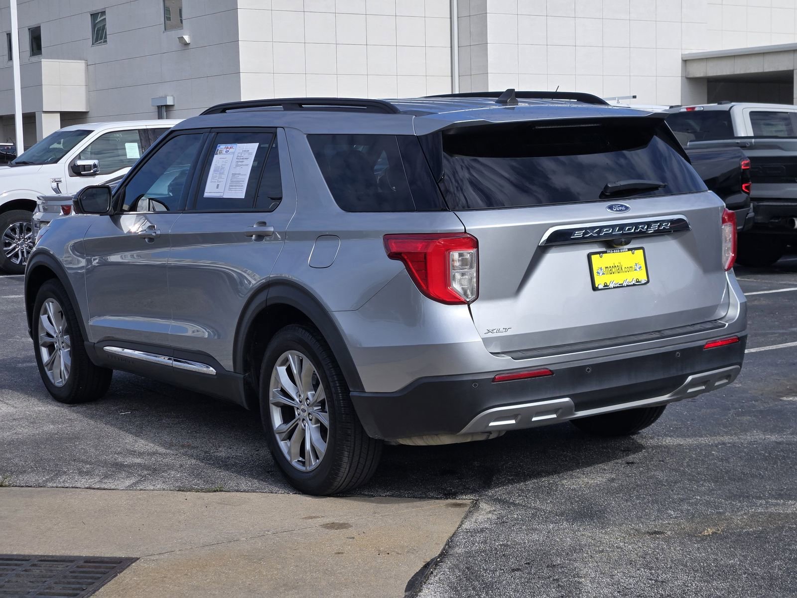 Used 2023 Ford Explorer XLT w/ Equipment Group 202A RWD image 5