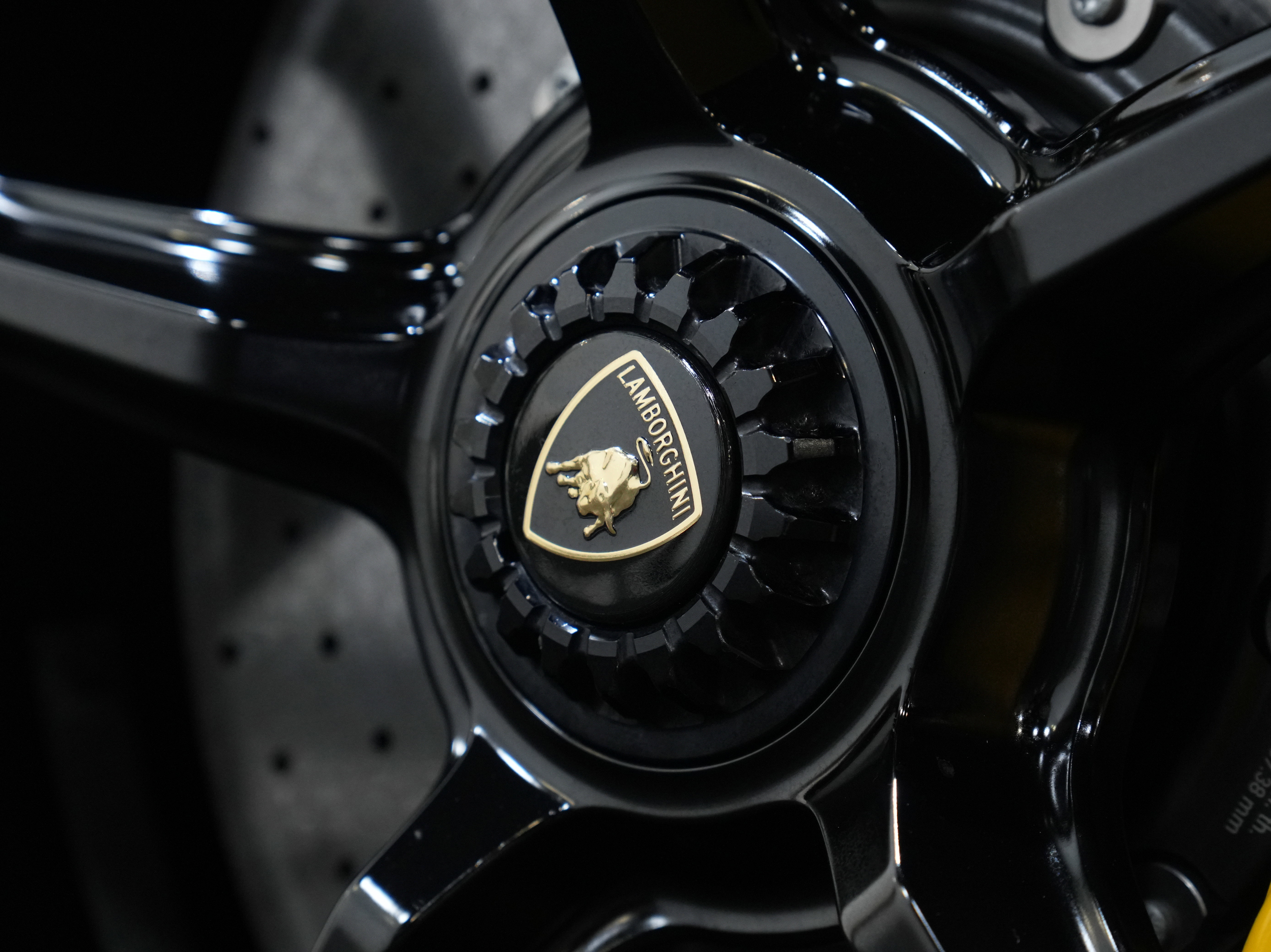 Used 2024 Lamborghini Huracan EVO image 33