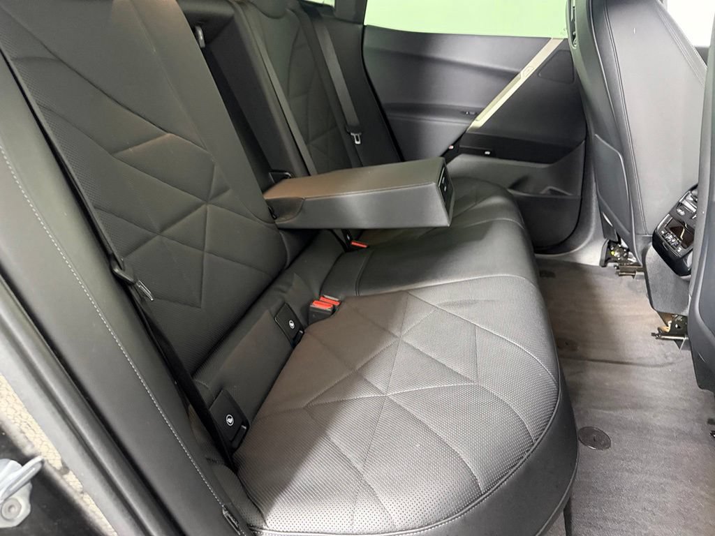 Used 2023 BMW iX xDrive50 w/ Sport Package AWD/4WD image 30