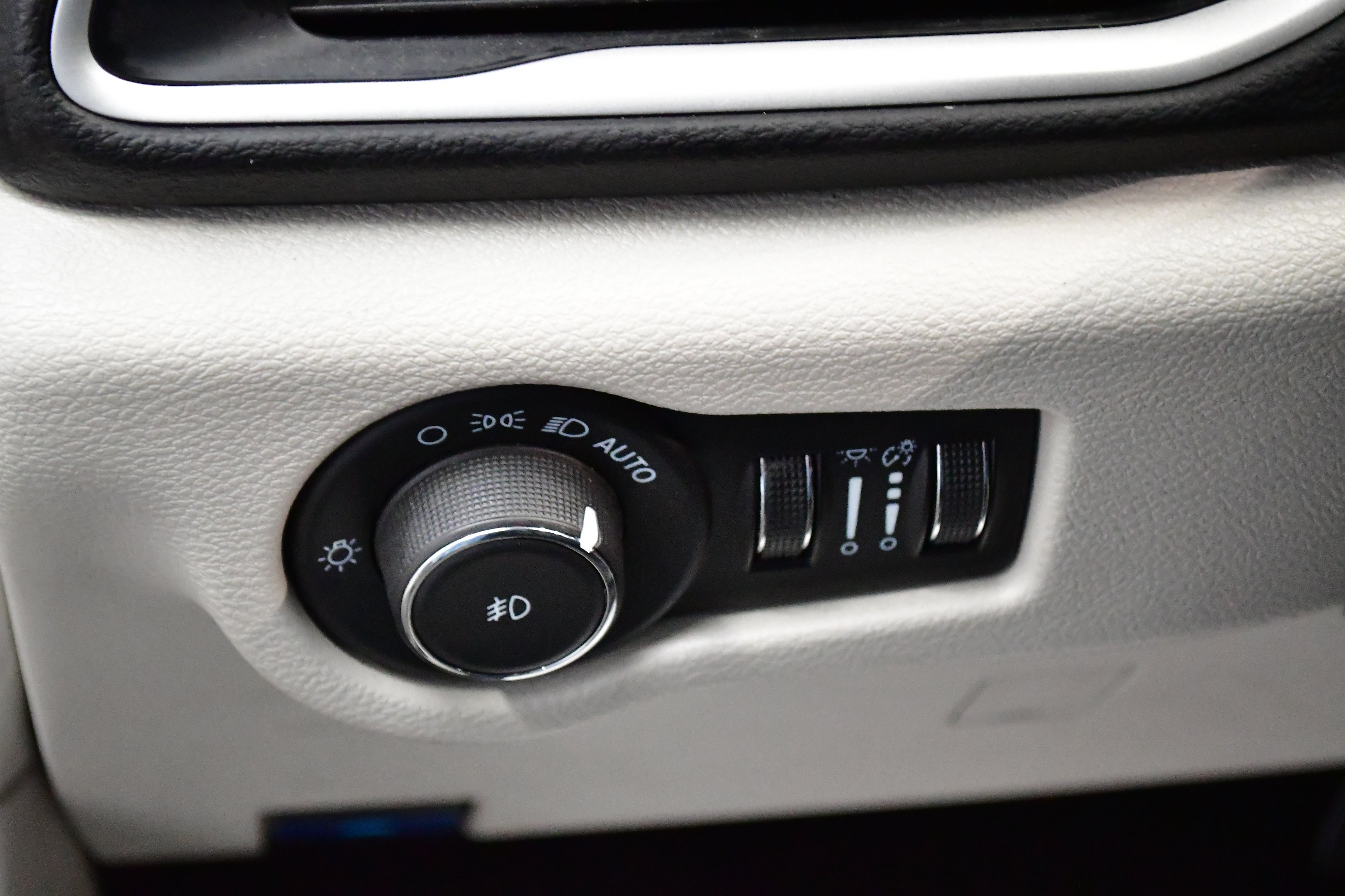 Used 2024 Chrysler Pacifica Touring-L image 31