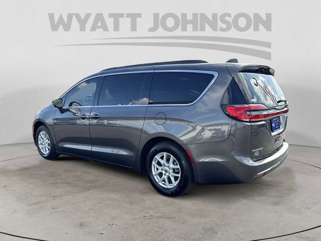 Used 2022 Chrysler Pacifica Touring-L image 3