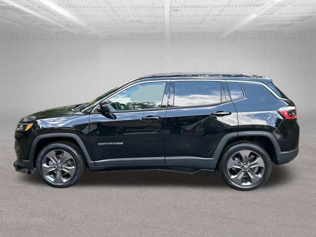 Used 2022 Jeep Compass Latitude w/ Sun and Sound Group AWD/4WD image 2