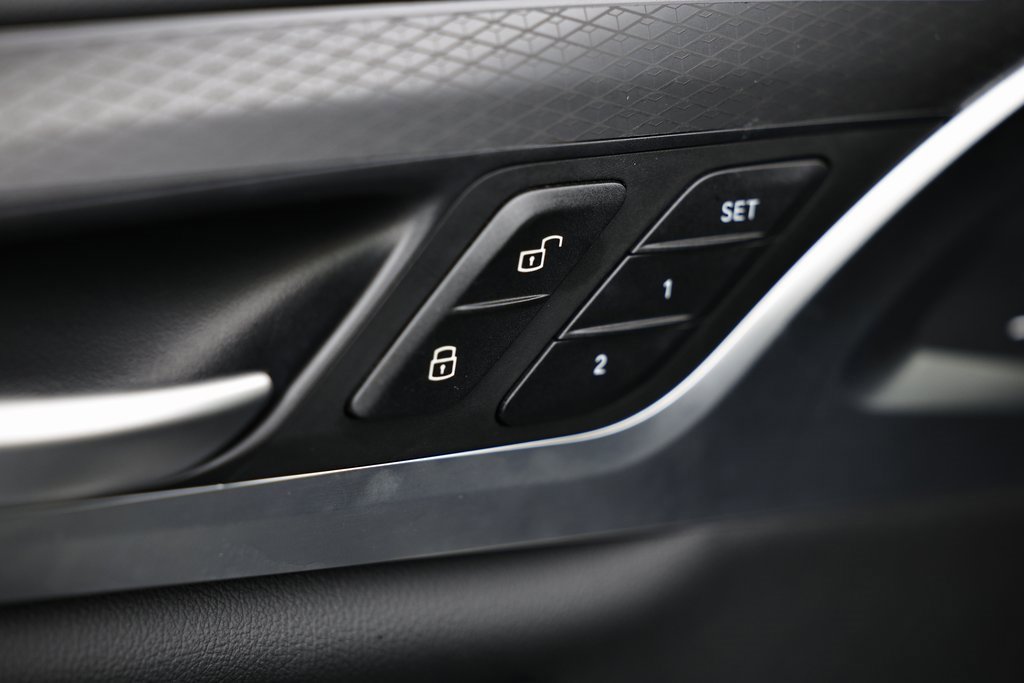 Used 2025 BMW X4 xDrive30i w/ Premium Package image 16