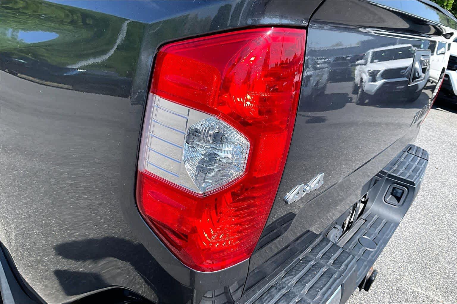 Used 2018 Toyota Tundra SR5 AWD/4WD image 28