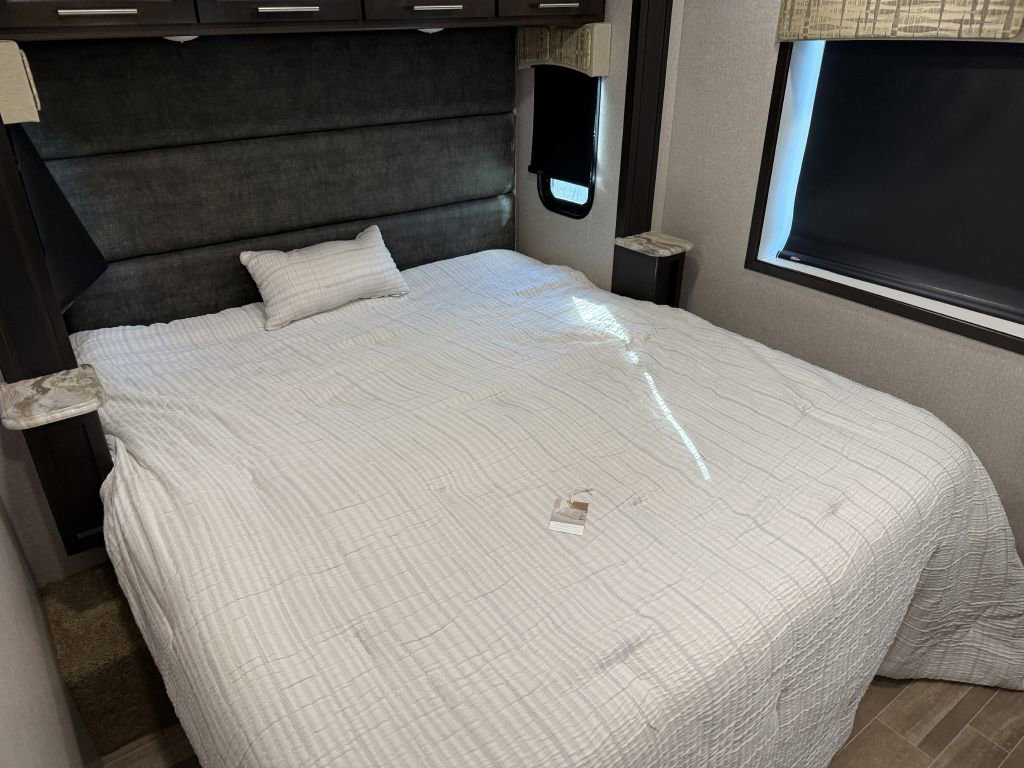 Used 2018 RAM 5500 SLT w/ Quick Order Package 29G SLT image 80