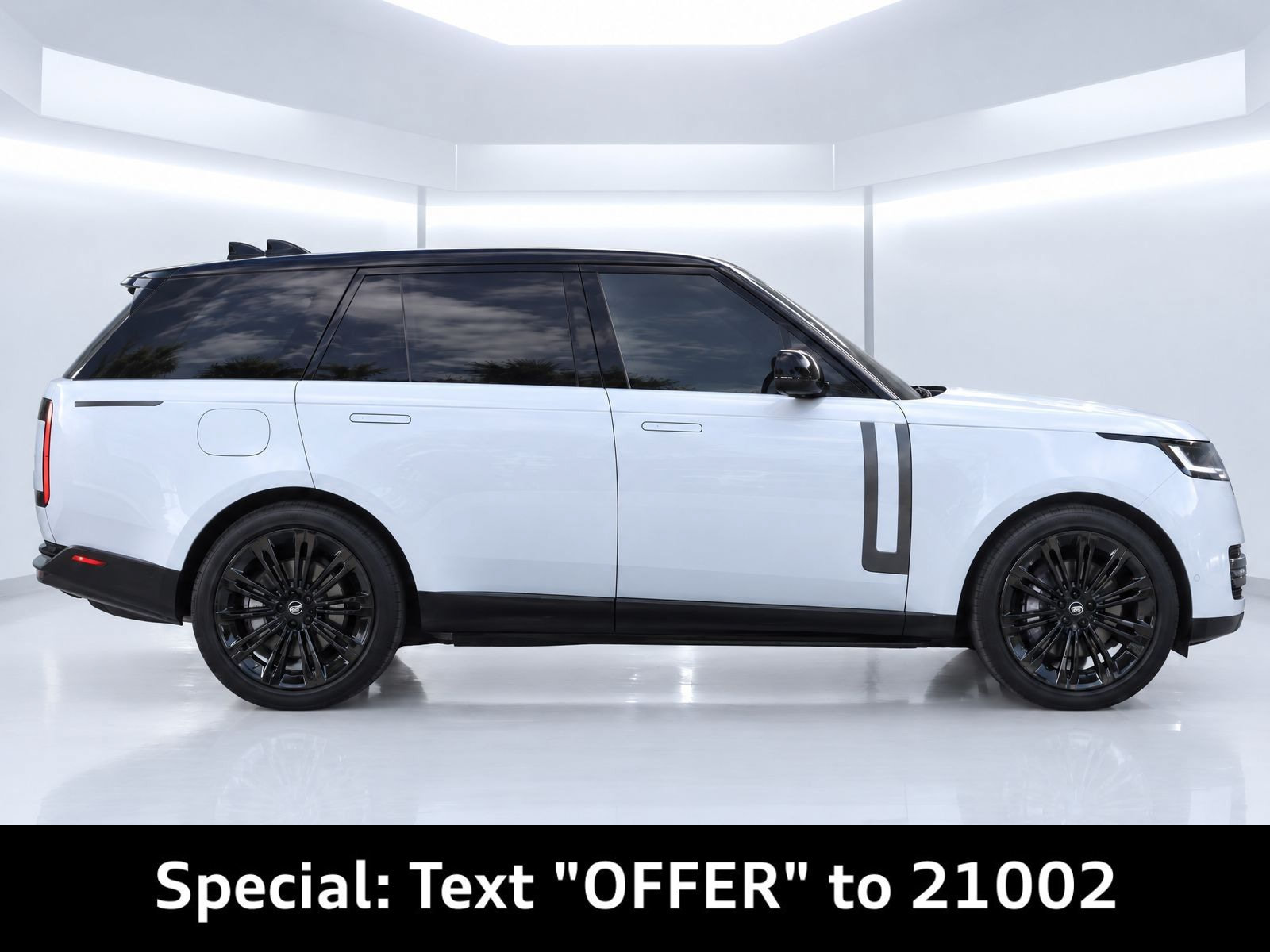 Used 2024 Land Rover Range Rover Long Wheelbase SE AWD/4WD image 3