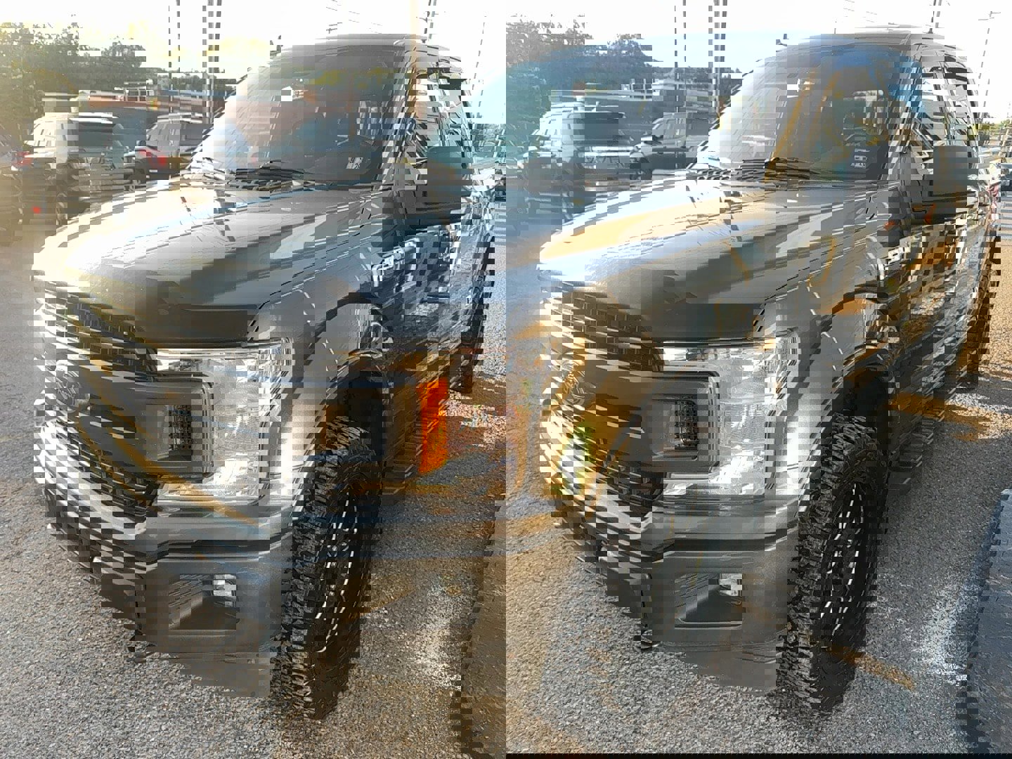 Used 2018 Ford F150 XLT w/ Equipment Group 302A Luxury image 4