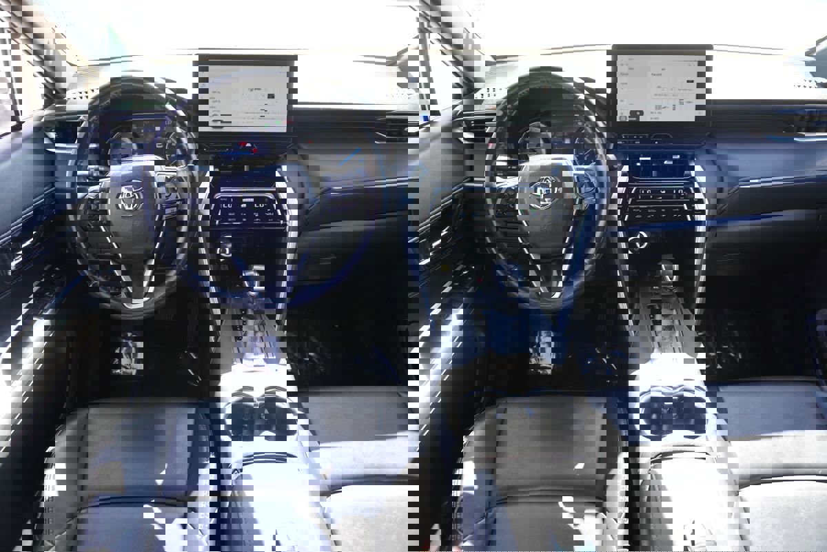 Used 2023 Toyota Venza XLE AWD/4WD image 19