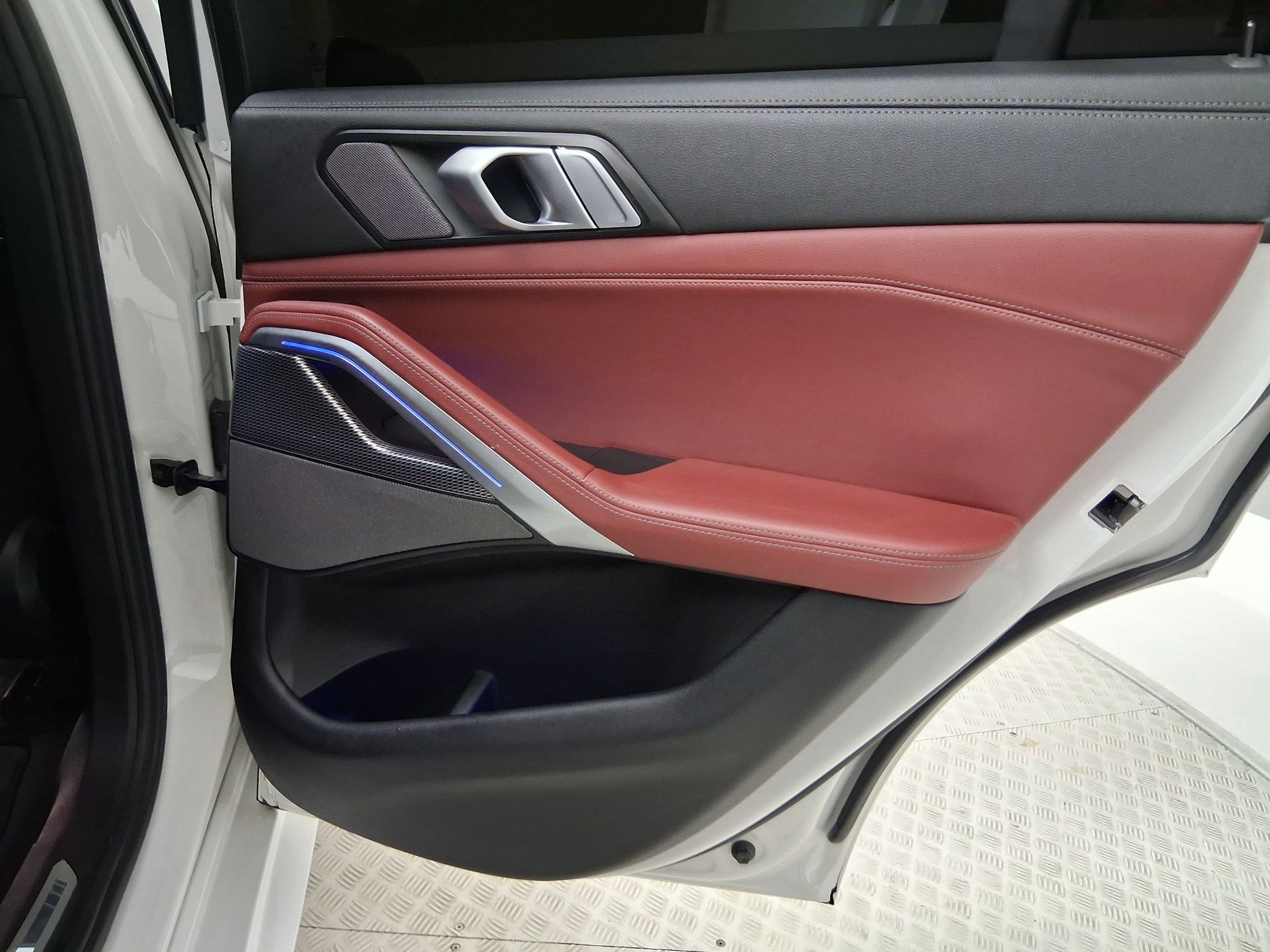 Used 2020 BMW X6 sDrive40i w/ M Sport Package image 33