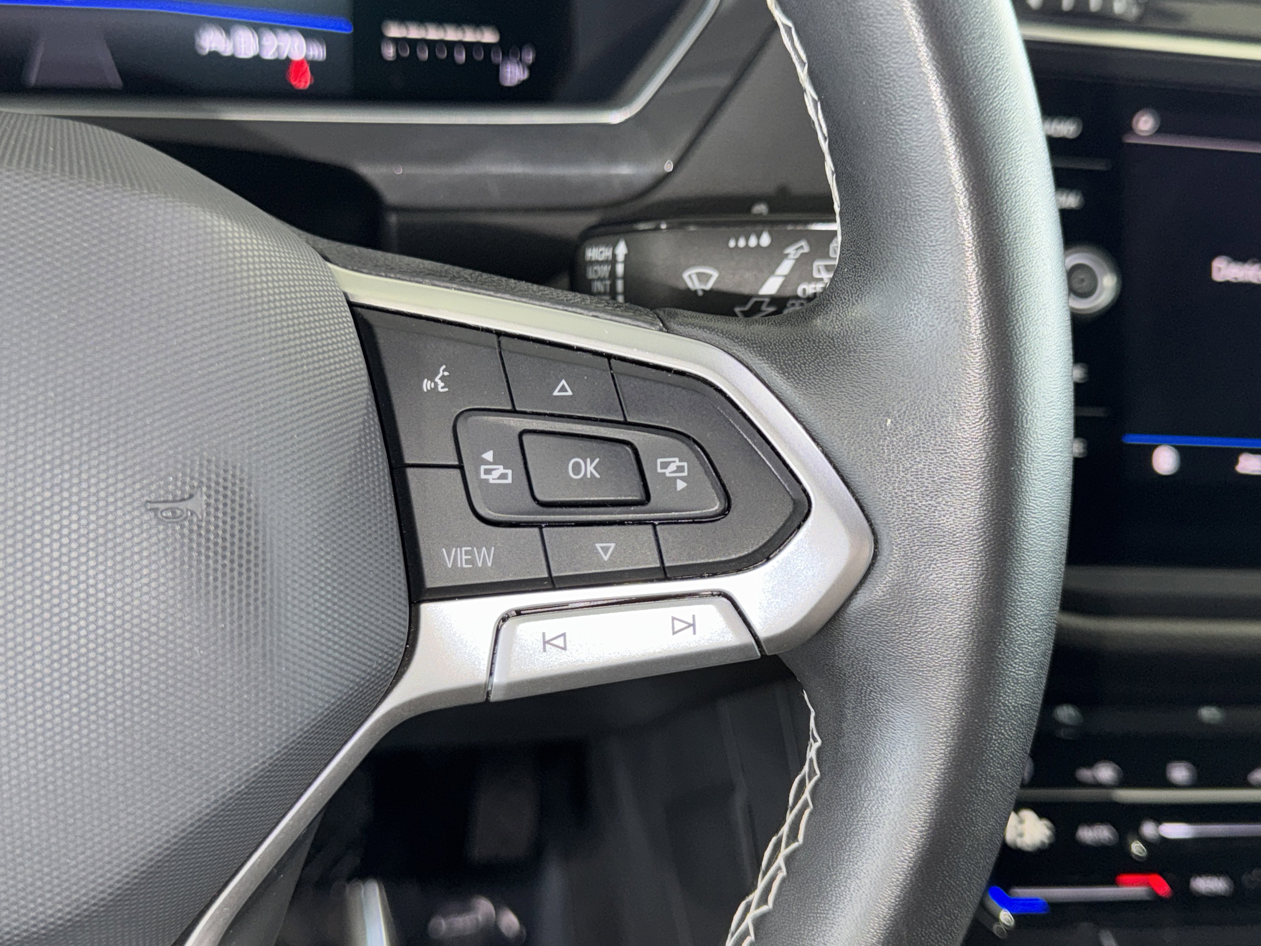 Used 2022 Volkswagen Tiguan SE image 23