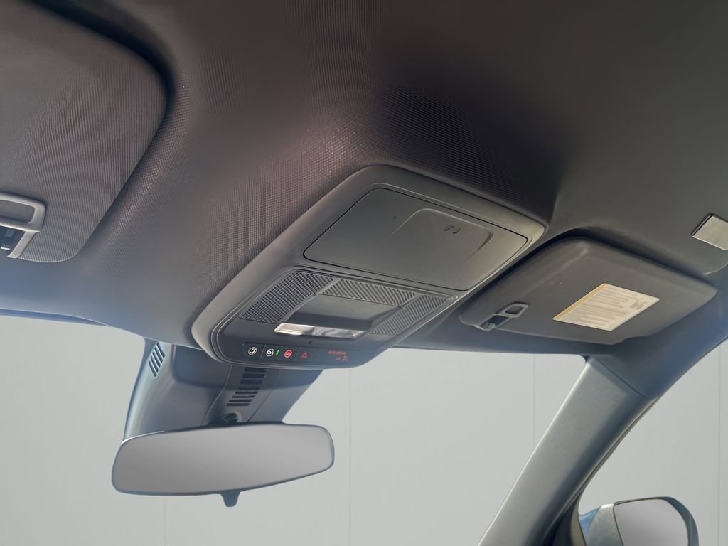 Used 2025 Chevrolet Traverse LT image 39