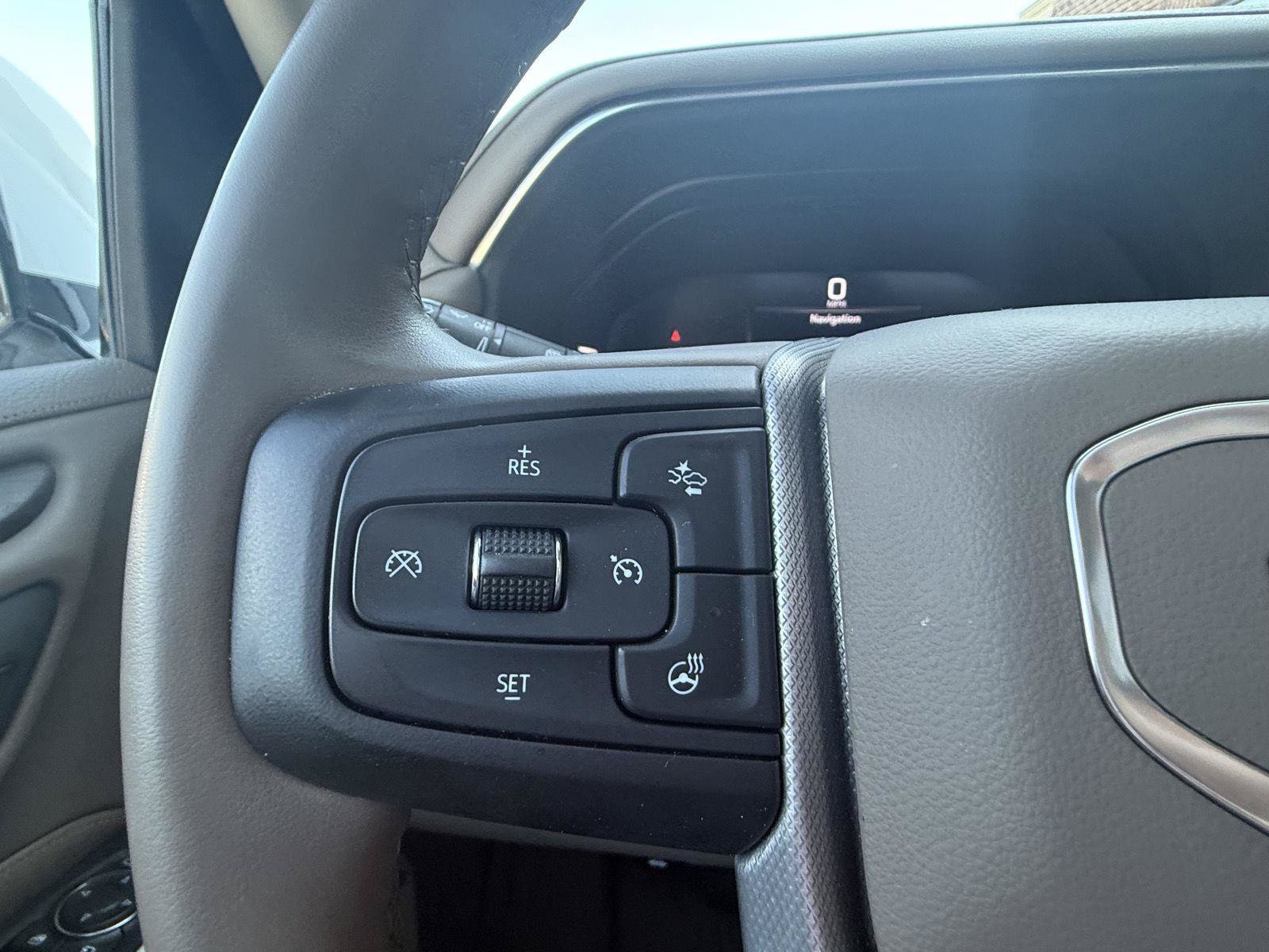 Used 2023 GMC Yukon XL Denali AWD/4WD image 11