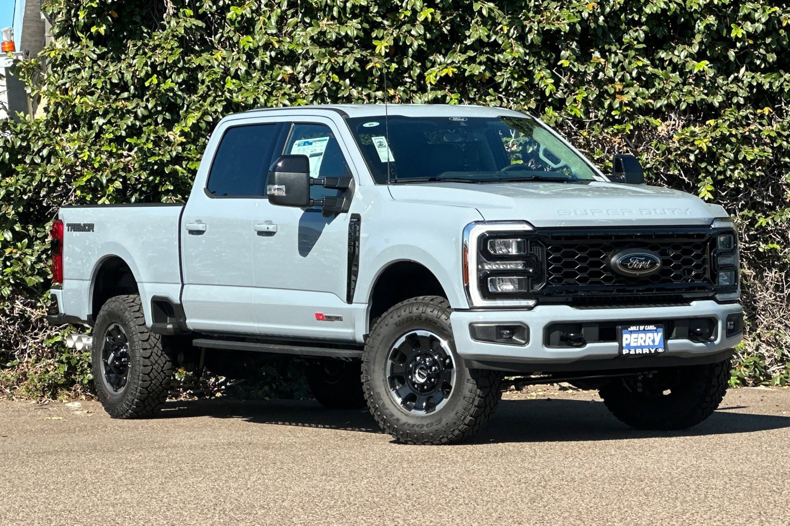 New 2025 Ford F250 Lariat w/ Tremor Off-Road Package