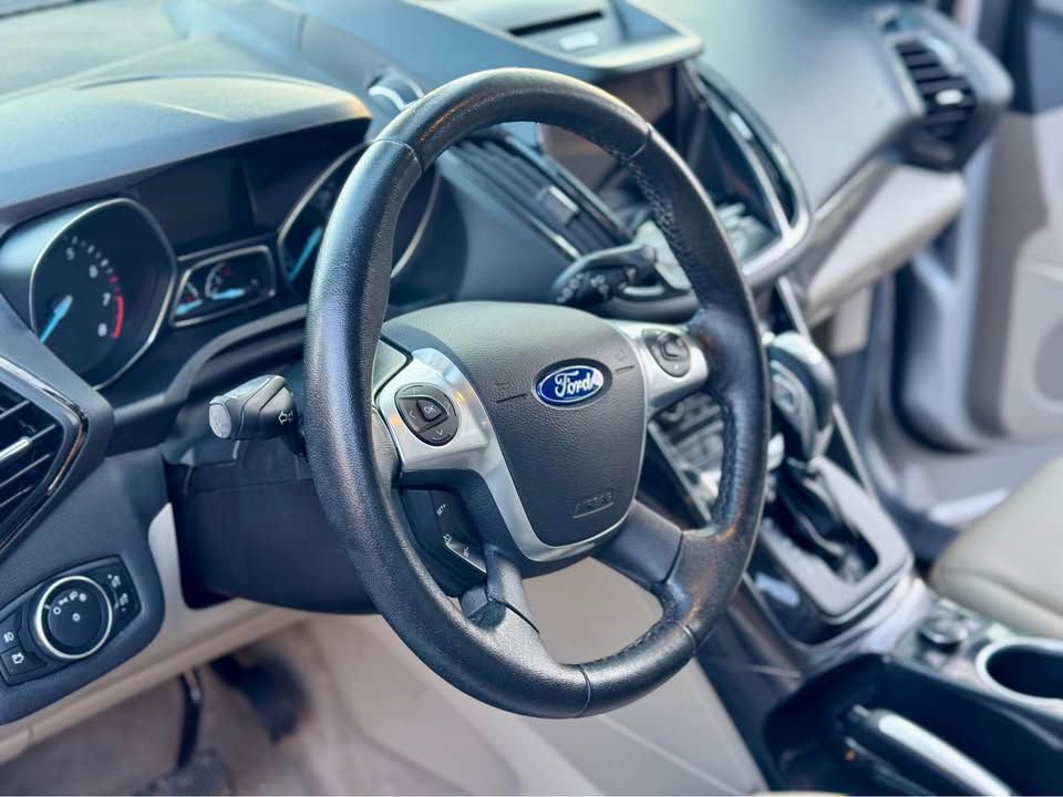 Used 2016 Ford Escape Titanium image 13