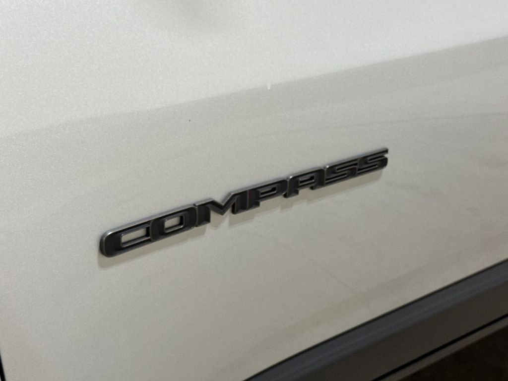 Used 2025 Jeep Compass Trailhawk AWD/4WD image 25