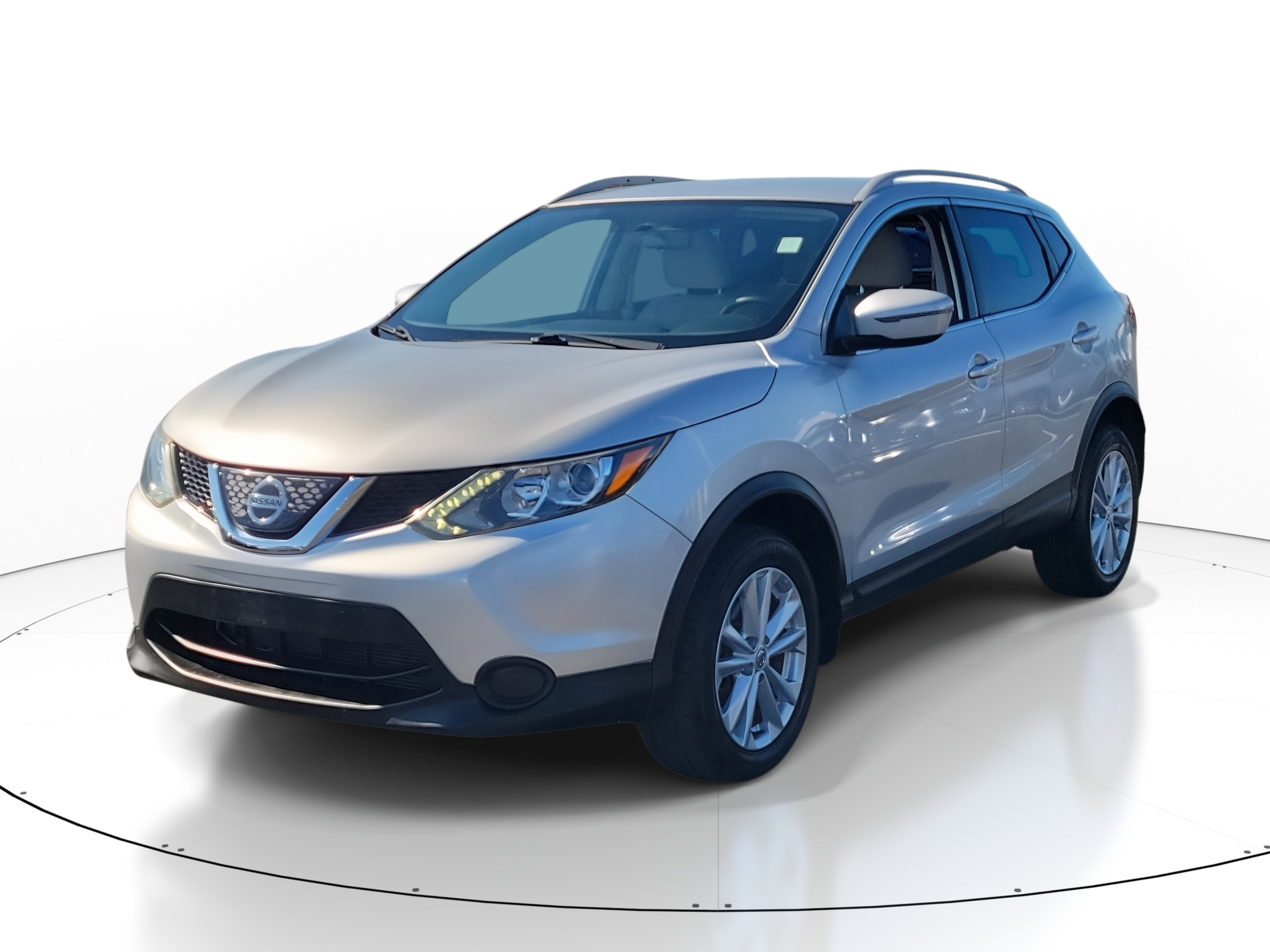 Used 2018 Nissan Rogue Sport SV image 2