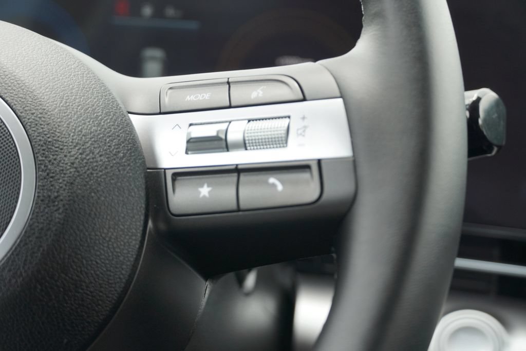 Used 2025 Hyundai Kona SEL FWD image 27