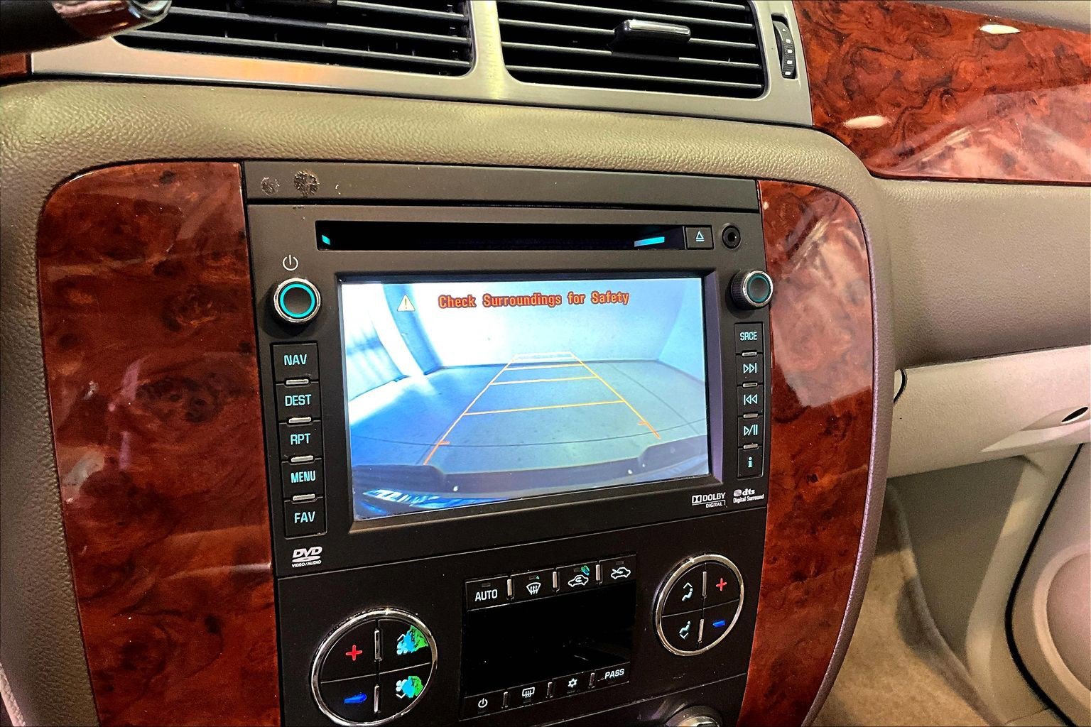 Used 2013 Chevrolet Avalanche LTZ AWD/4WD image 16