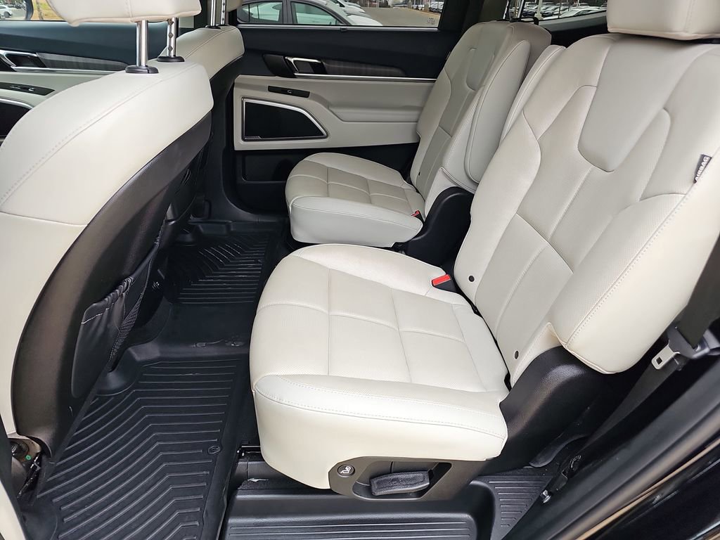 Used 2024 Kia Telluride EX w/ EX Captain's Chair Package image 16