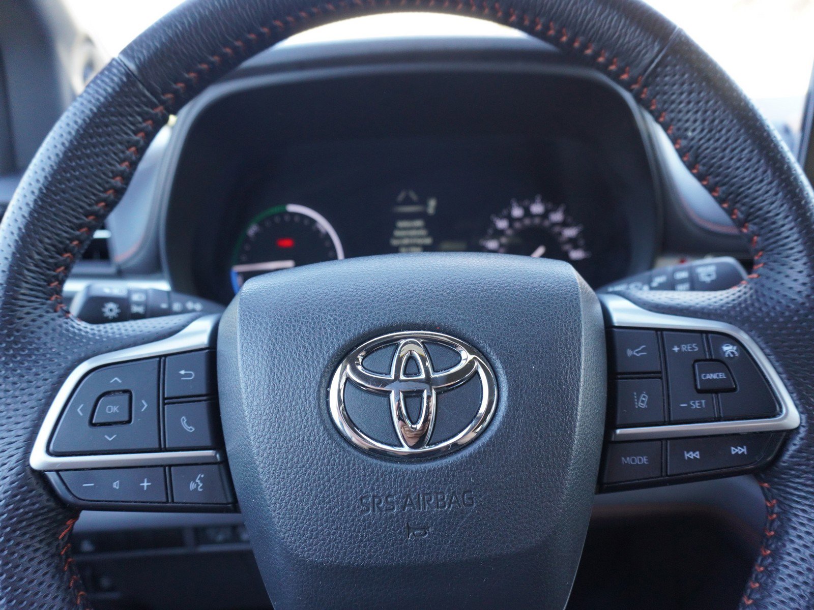 Used 2024 Toyota Sienna XSE w/ XSE Plus Package image 26