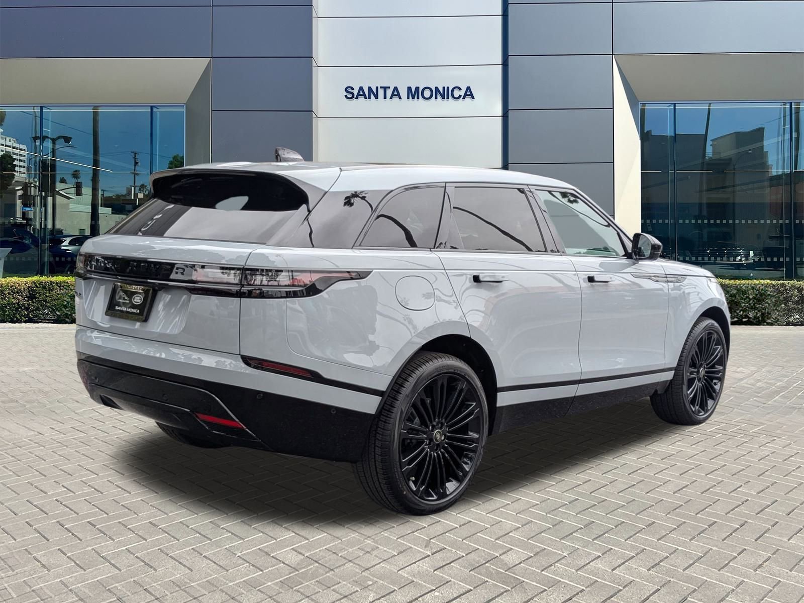 New 2026 Land Rover Range Rover Velar Dynamic SE image 2