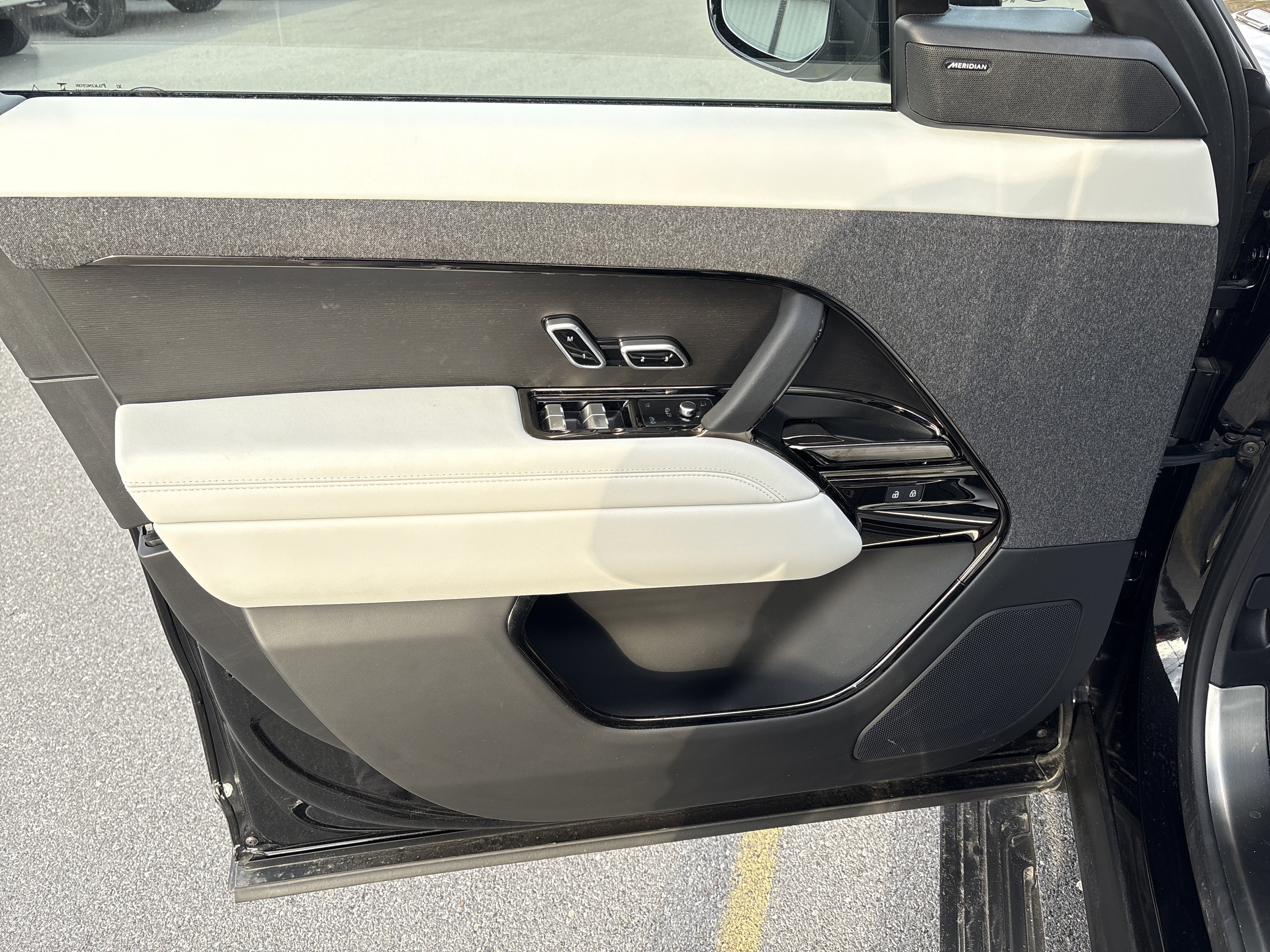 Used 2024 Land Rover Range Rover Sport SE image 15