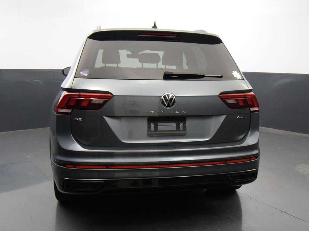 Certified 2022 Volkswagen Tiguan SE R-Line image 4