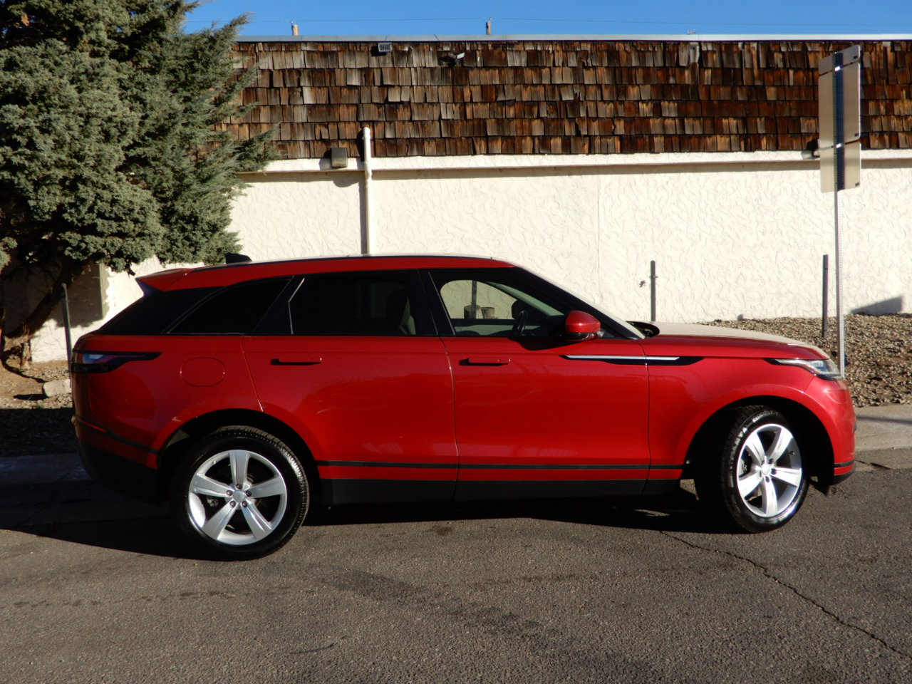 Used 2019 Land Rover Range Rover Velar S image 4