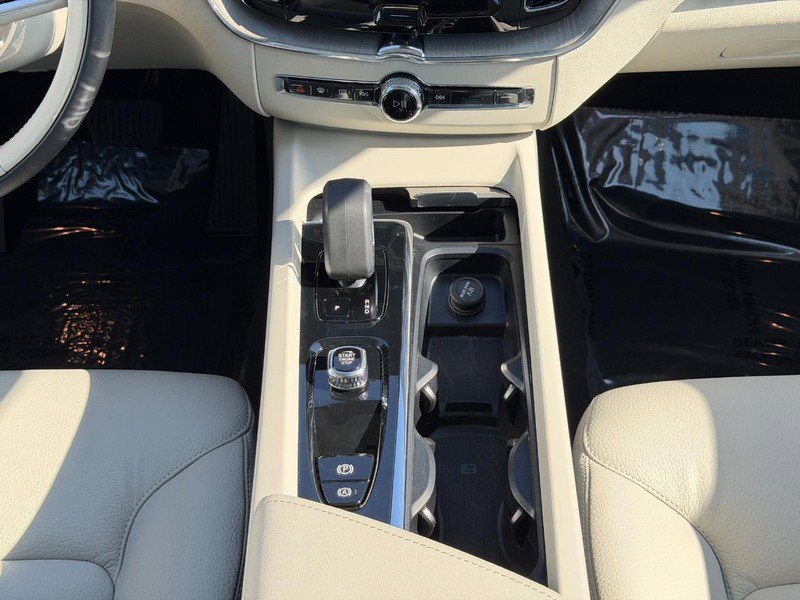 Certified 2023 Volvo XC60 B5 Plus w/ Climate Package AWD/4WD image 15