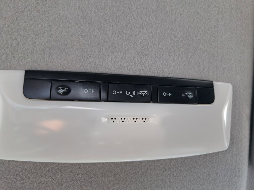 Used 2019 Nissan Kicks S image 16