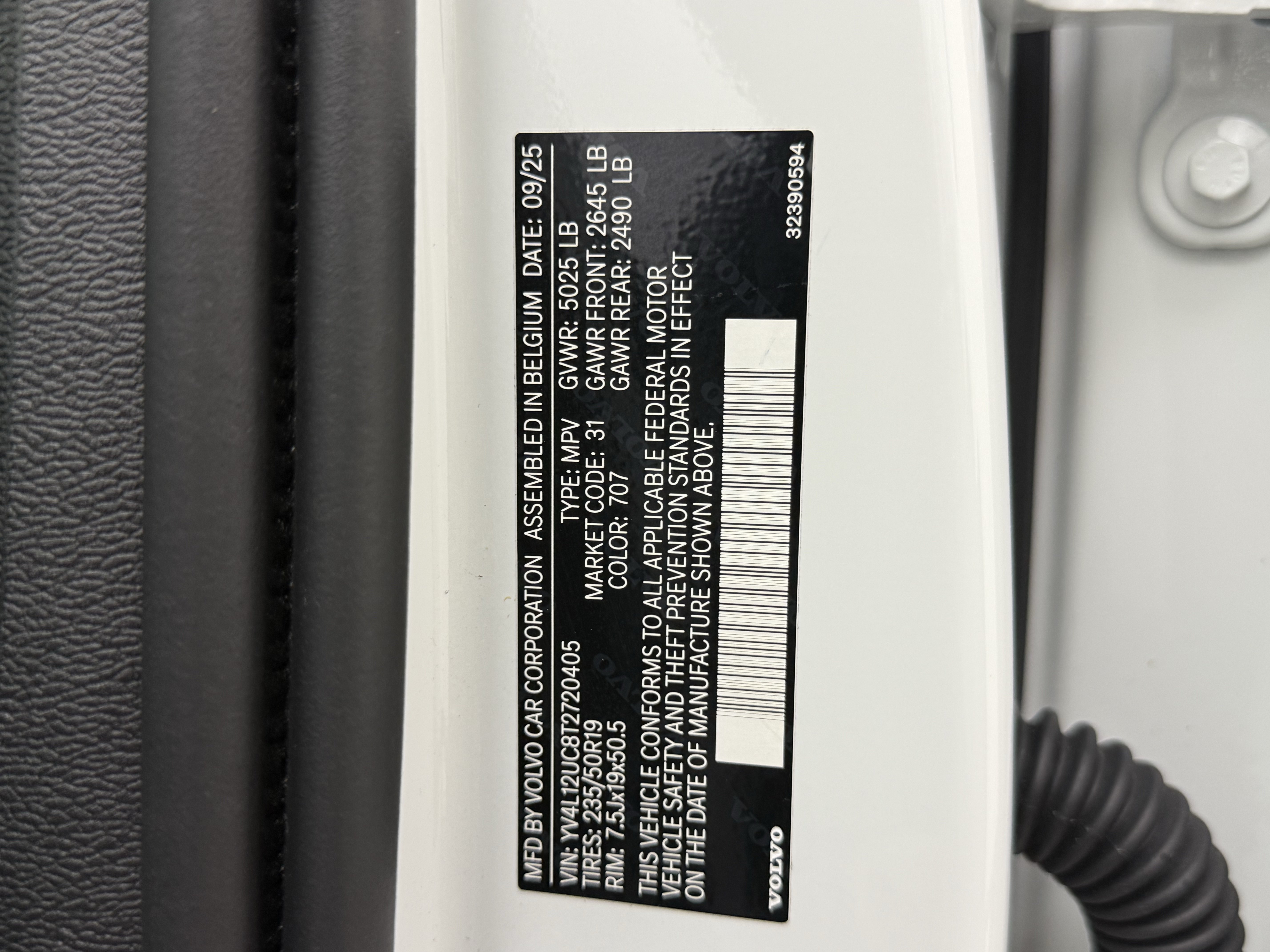 Certified 2026 Volvo XC40 B5 Plus AWD/4WD image 6