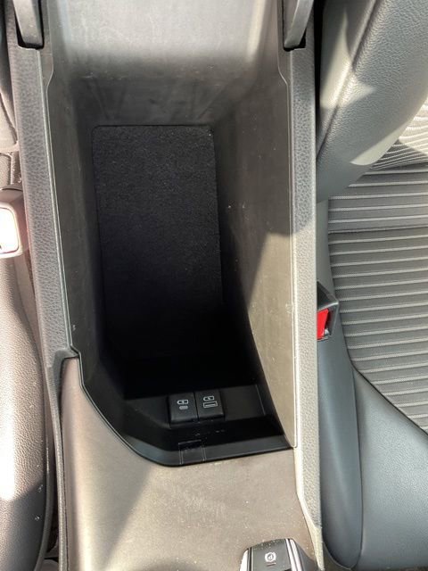 Used 2022 Toyota Camry SE image 19