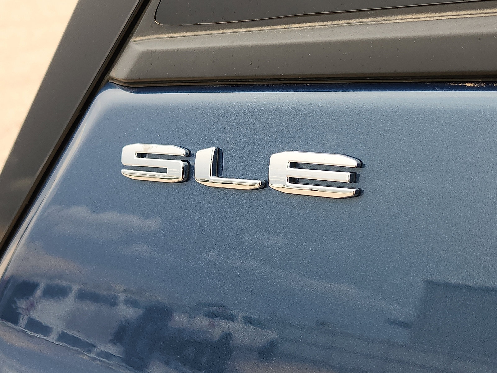 Used 2024 GMC Terrain SLE w/ Driver Convenience Package FWD image 9