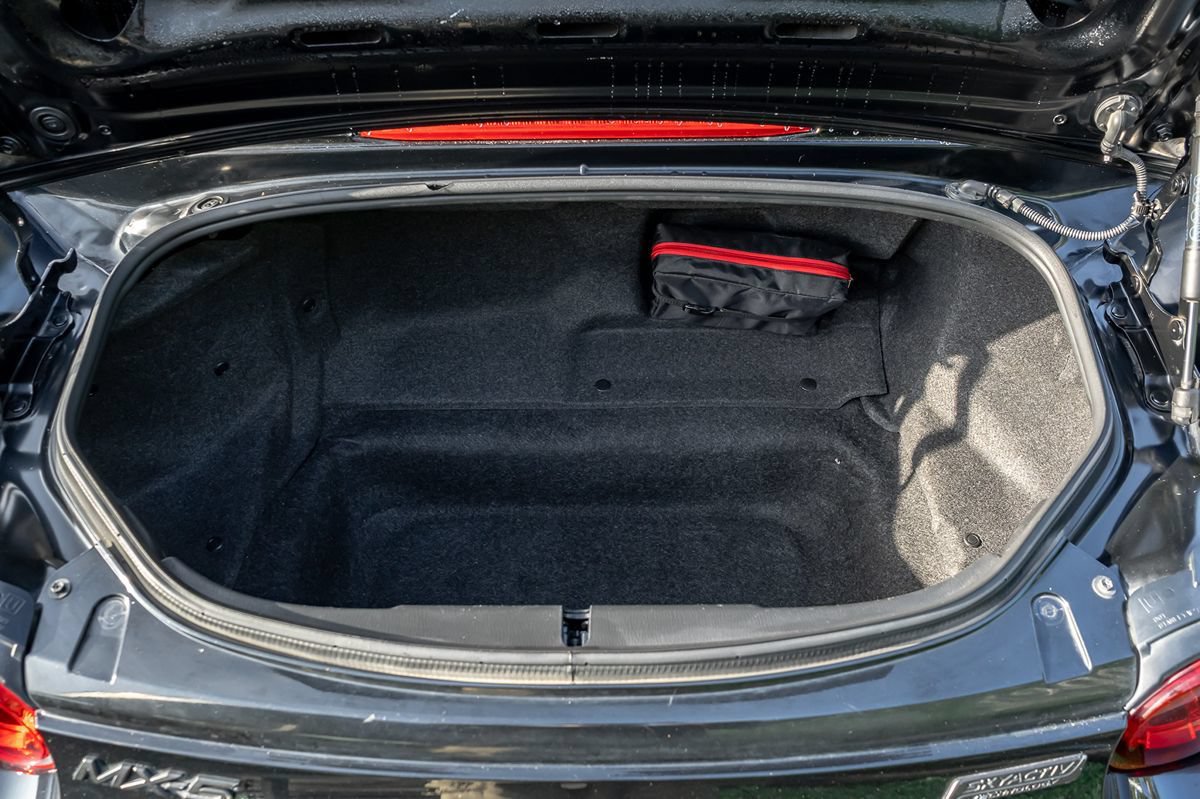 Used 2016 MAZDA MX-5 Miata Club RWD image 14
