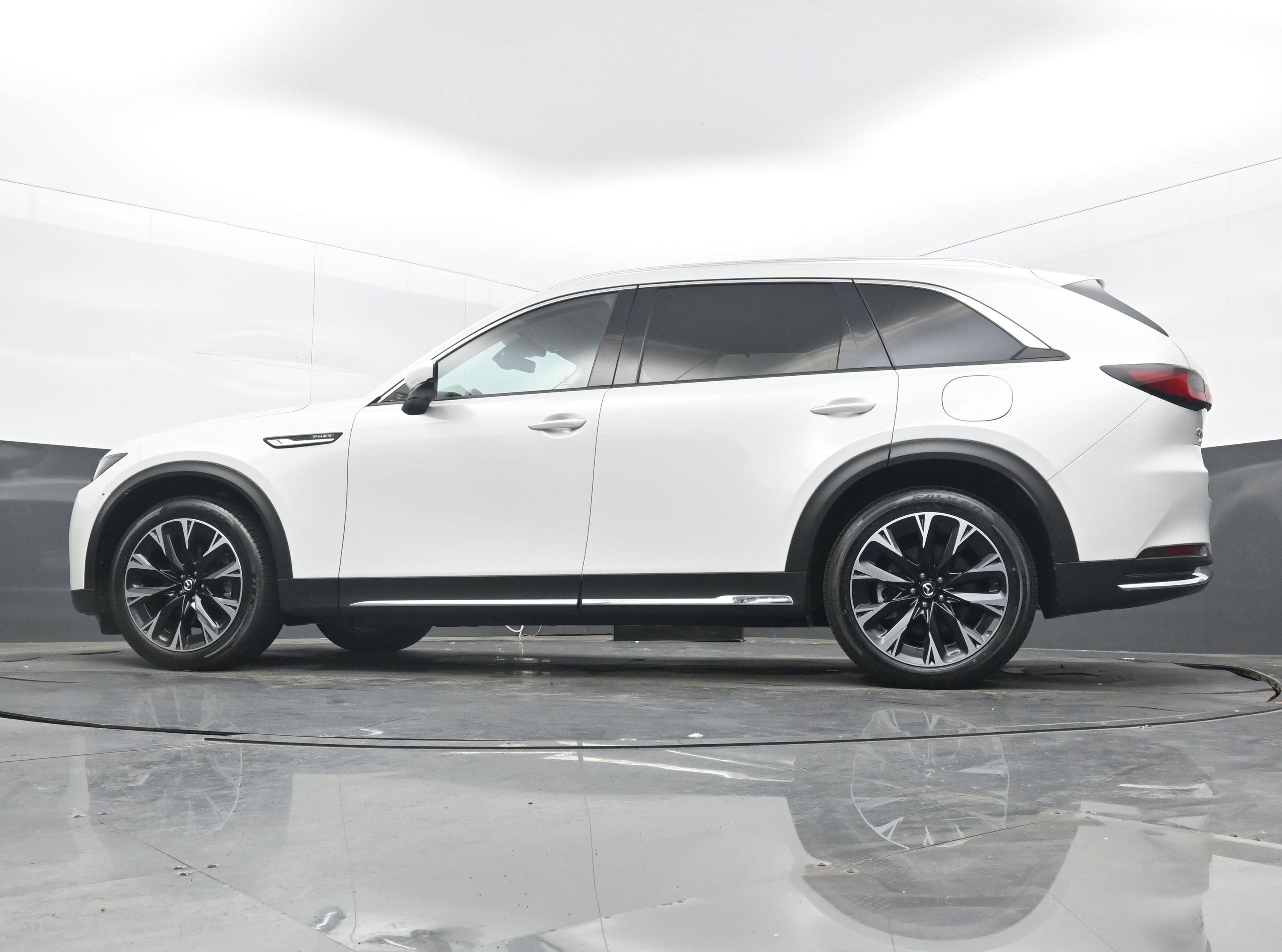 Used 2024 MAZDA CX-90 Plug-In Hybrid w/ Premium Pkg image 24
