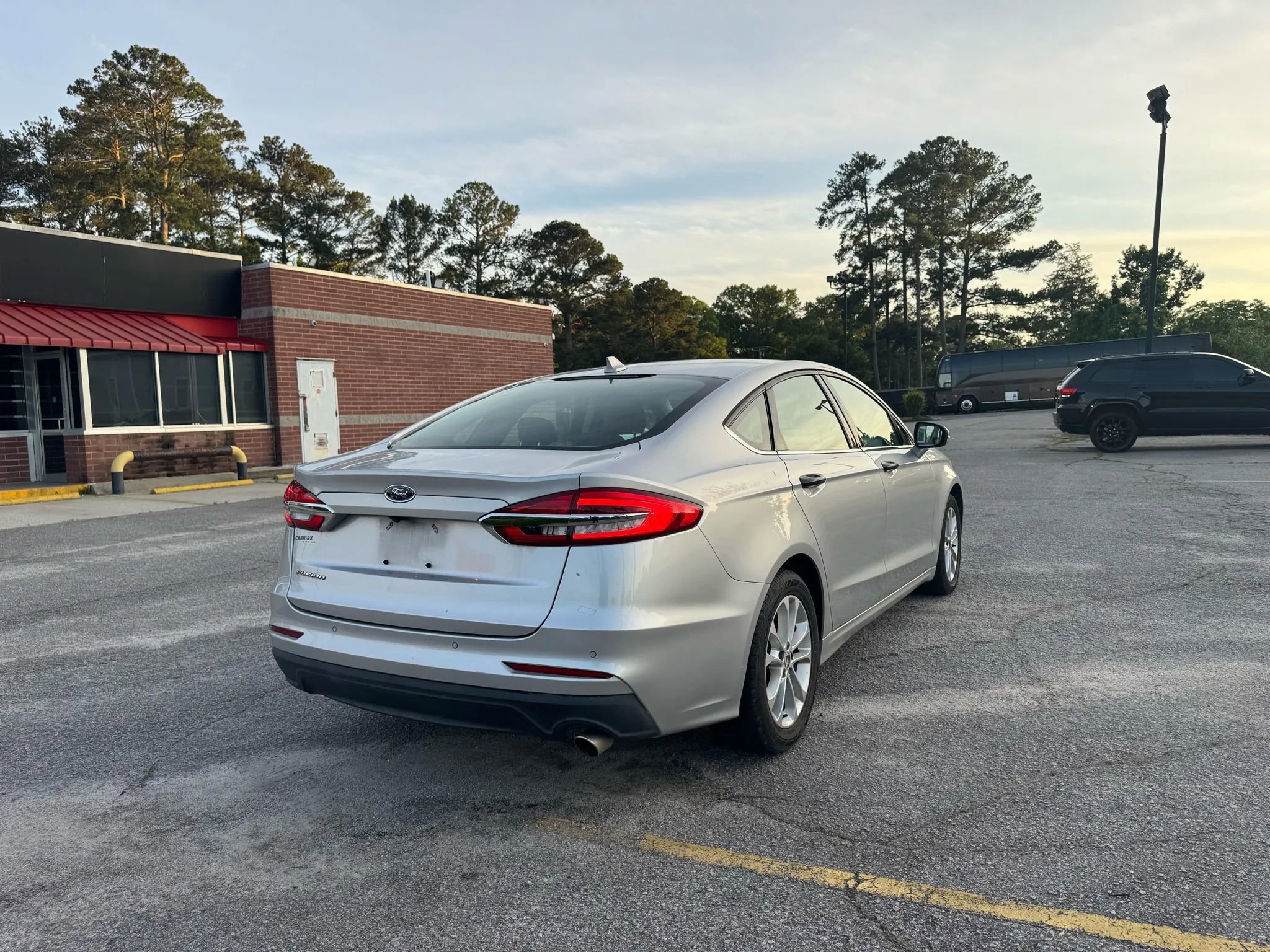 Used 2019 Ford Fusion SE FWD image 5