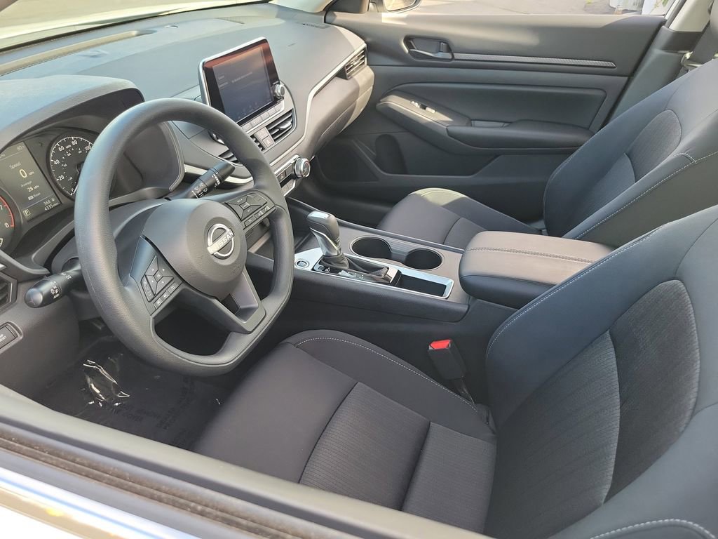 Certified 2025 Nissan Altima 2.5 S FWD image 3