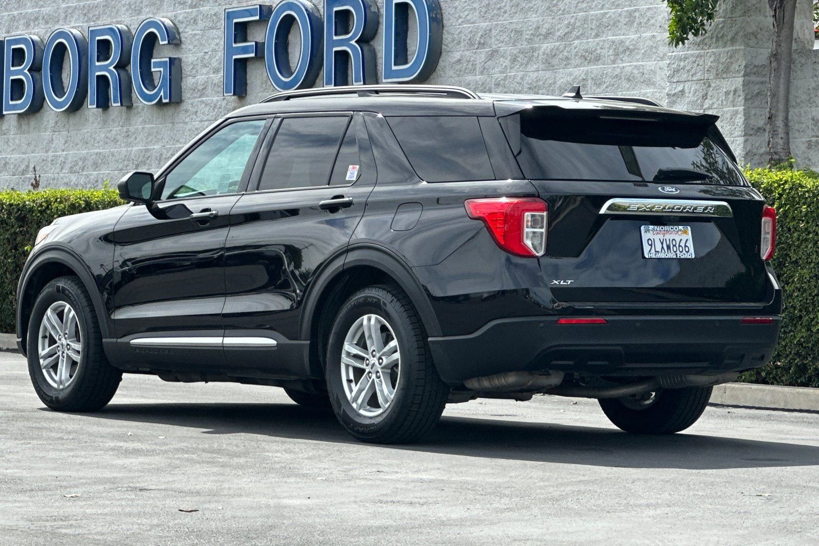 Used 2024 Ford Explorer XLT RWD image 6