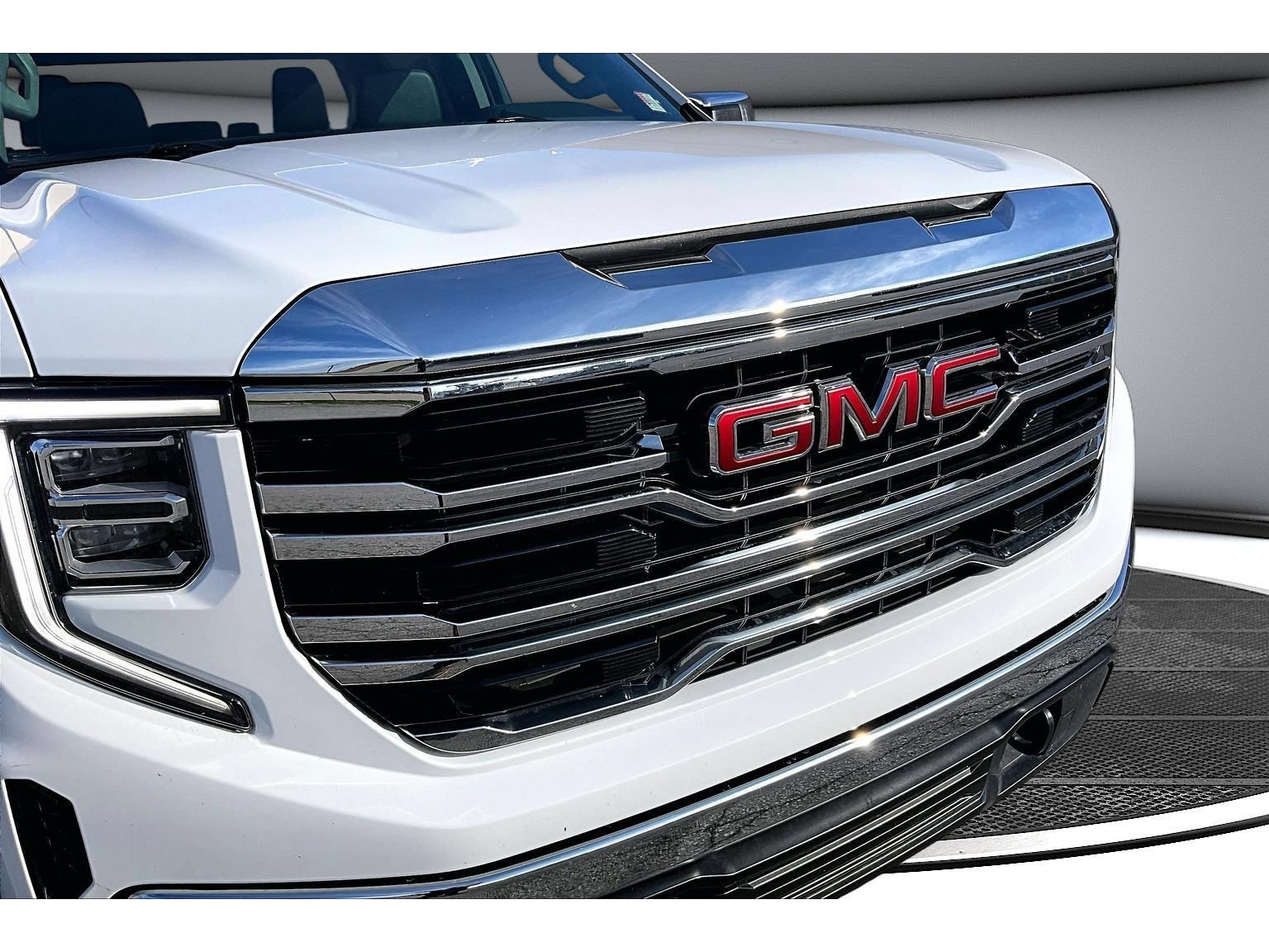 Used 2025 GMC Sierra 1500 SLT AWD/4WD image 55