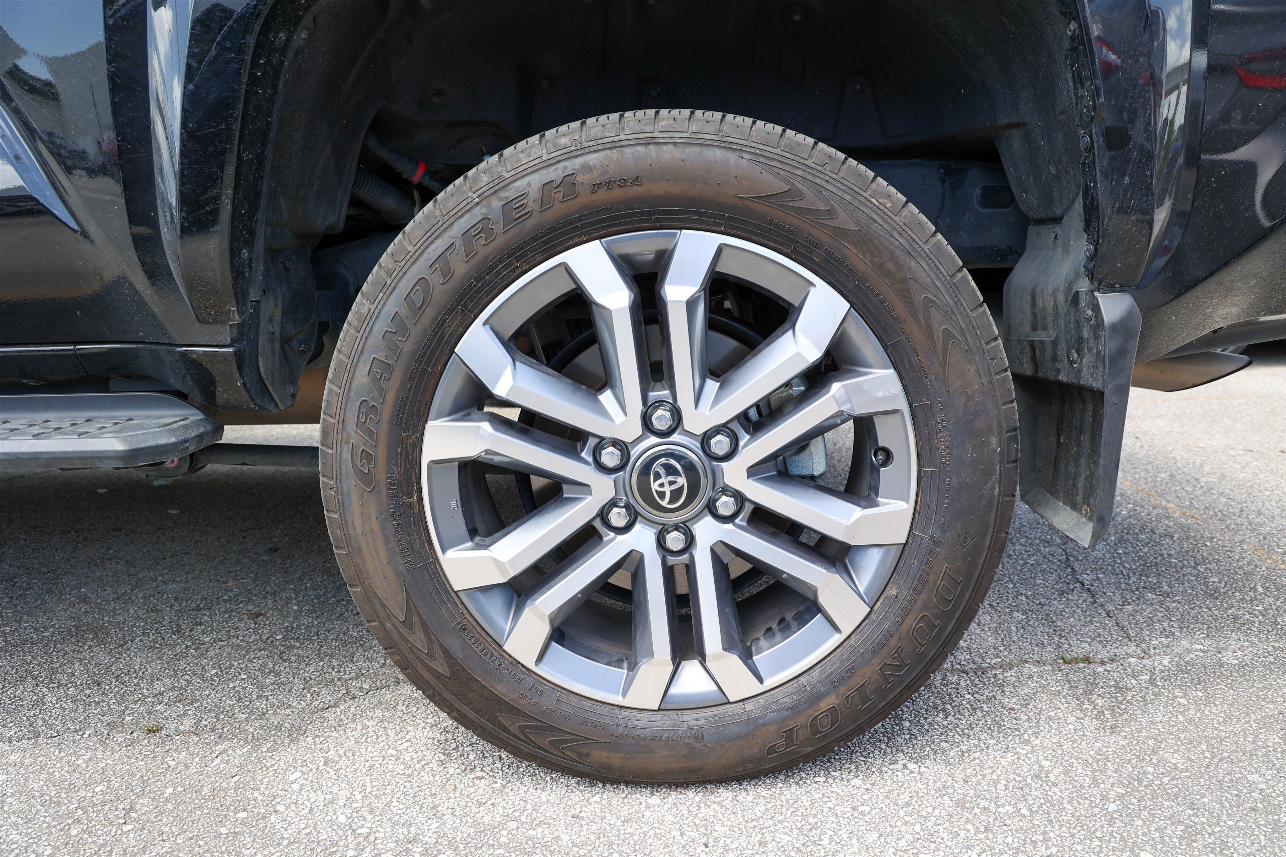 Used 2025 Toyota 4Runner Limited AWD/4WD image 15