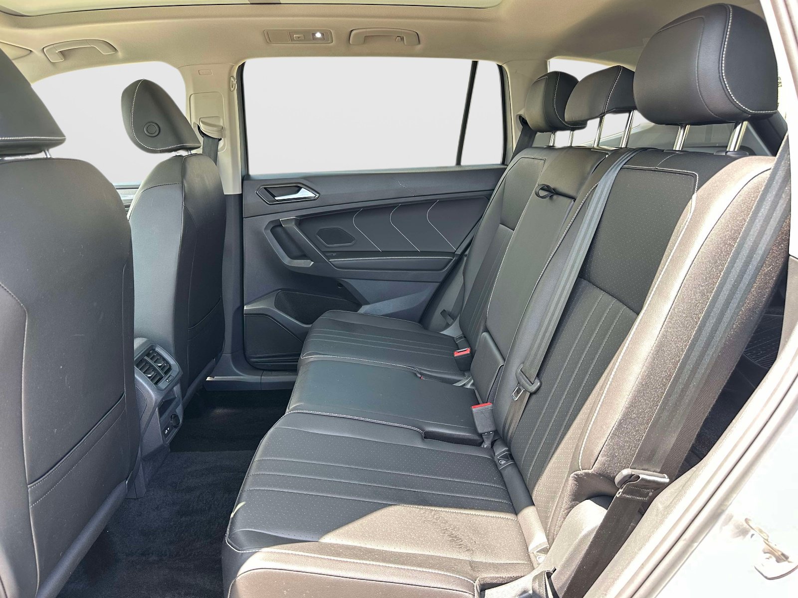 Certified 2023 Volkswagen Tiguan SE w/ Panoramic Sunroof Package AWD/4WD image 13